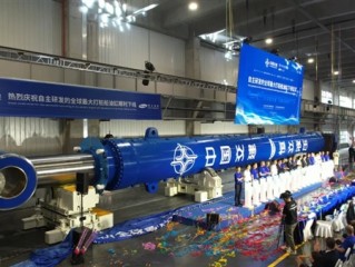 总重量达385吨全球最大：常州造出16层楼高液压油缸！